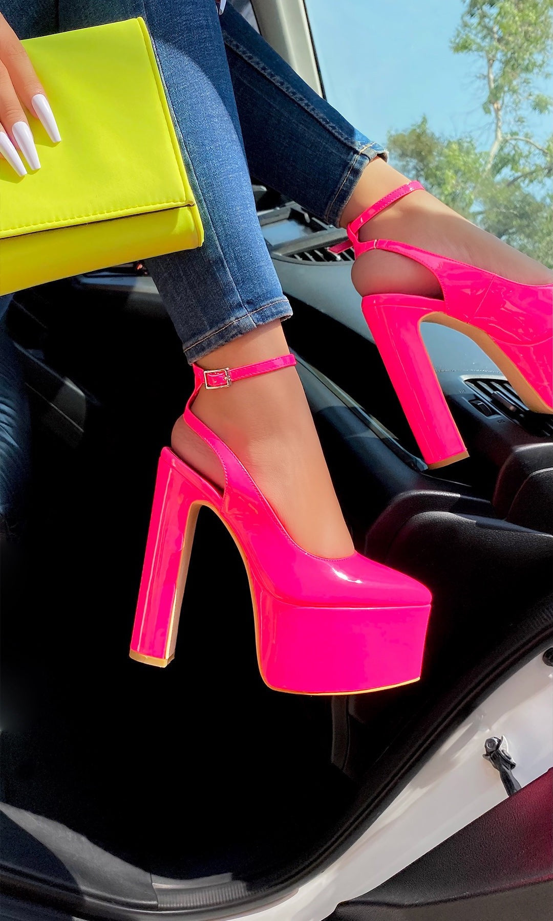 Zapatos best sale rosa neon