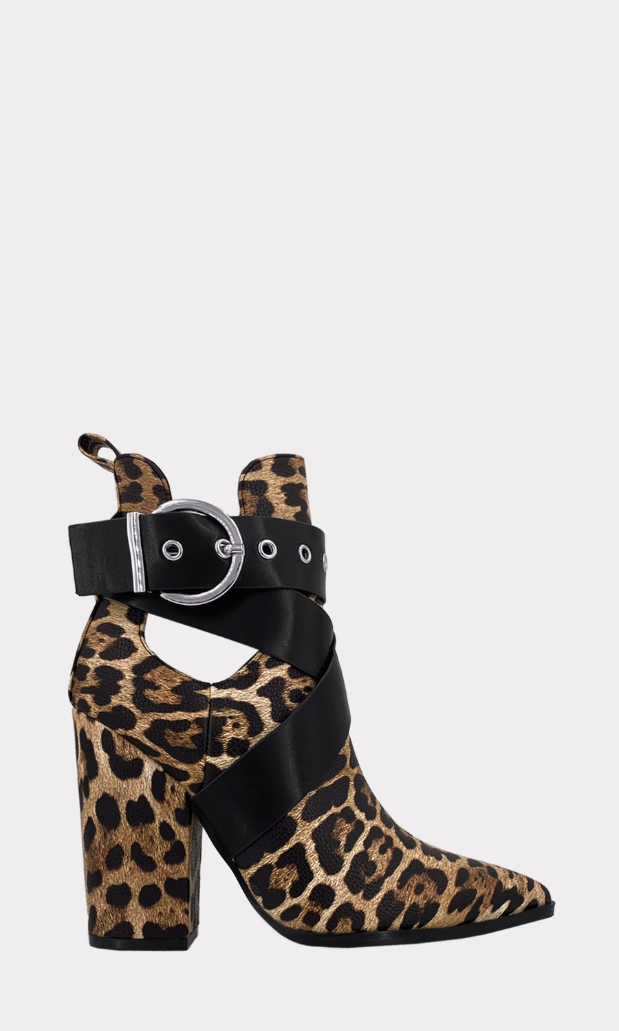 GINGER CON QUE PRENDAS COMBINAR BOTINES DE LEOPARDO CON BLUSA DEL MISMO ESTAMPADO Y FALDA NEGRA CORTE A PARA VERSE TRENDY