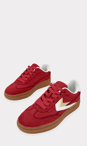 JACKIE TENIS ROJOS DE GAMUZA CON FLECHAS BLANCAS Y DORADAS A LOS COSTADOS DE PUNTA REDONDA CON PLATAFORMA CAFÉ DE 3.5 CM PARA USAR EN LOOK CASUAL