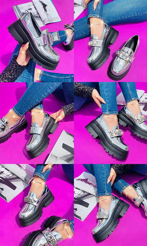 JAZZ MOCASINES PLATEADOS DE TACON CON 6 STRAPS DIFERENTES DE VELCRO Y PANTALONES DE MEZCLILLA CON BLUSA TRANSPARENTE