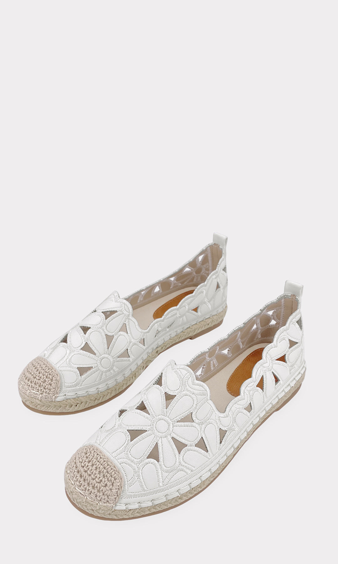 MAGNOLIA ZAPATILLAS DE METER CON YUTE EN SUELA PLANA DE 1 CM Y FLORES LASER CUT PARA USAR EN PRIMAVERA-VERANO 