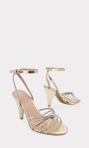 SYLVIE ZAPATILLAS DESTALONADAS DORADAS CON STRAPS AL FRENTE MULTICOLOR HECHAS EN VINIPIEL METALICA Y ANKLET STRAP AJUSTABLE DE PUNTA REDONDA PARA MUJER