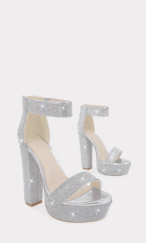 TADIA ZAPATILLAS PLATEADOS CUBIERTOS DE BRILLOS DEL MISMO TONO CON PULSERA TOBILLERA Y TACON GRUESO DE 13 CM PARA USAR CON VESTIDOS DE FIESTA